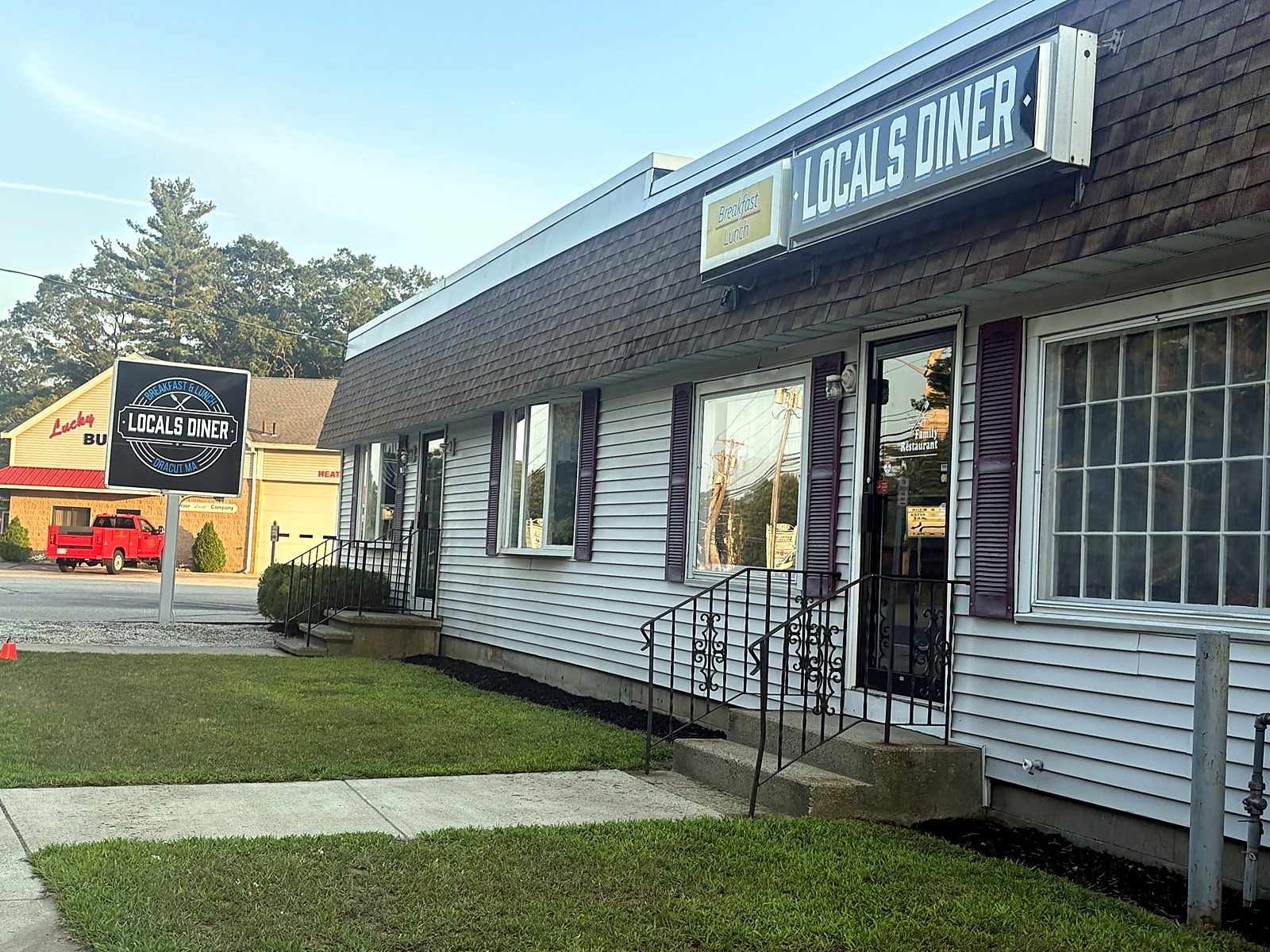 Locals Diner on Lakeview Ave